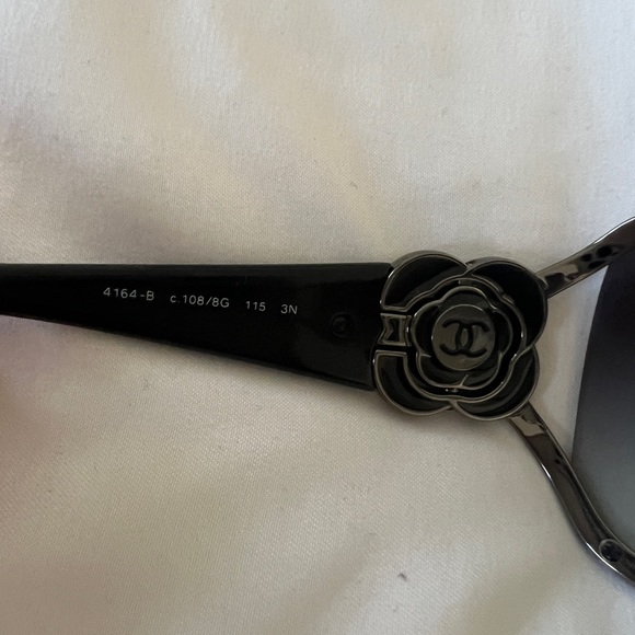 Chanel sunglasses - Picture 5 of 9